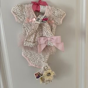 Infant girl onesie with matching toe blooms&hat